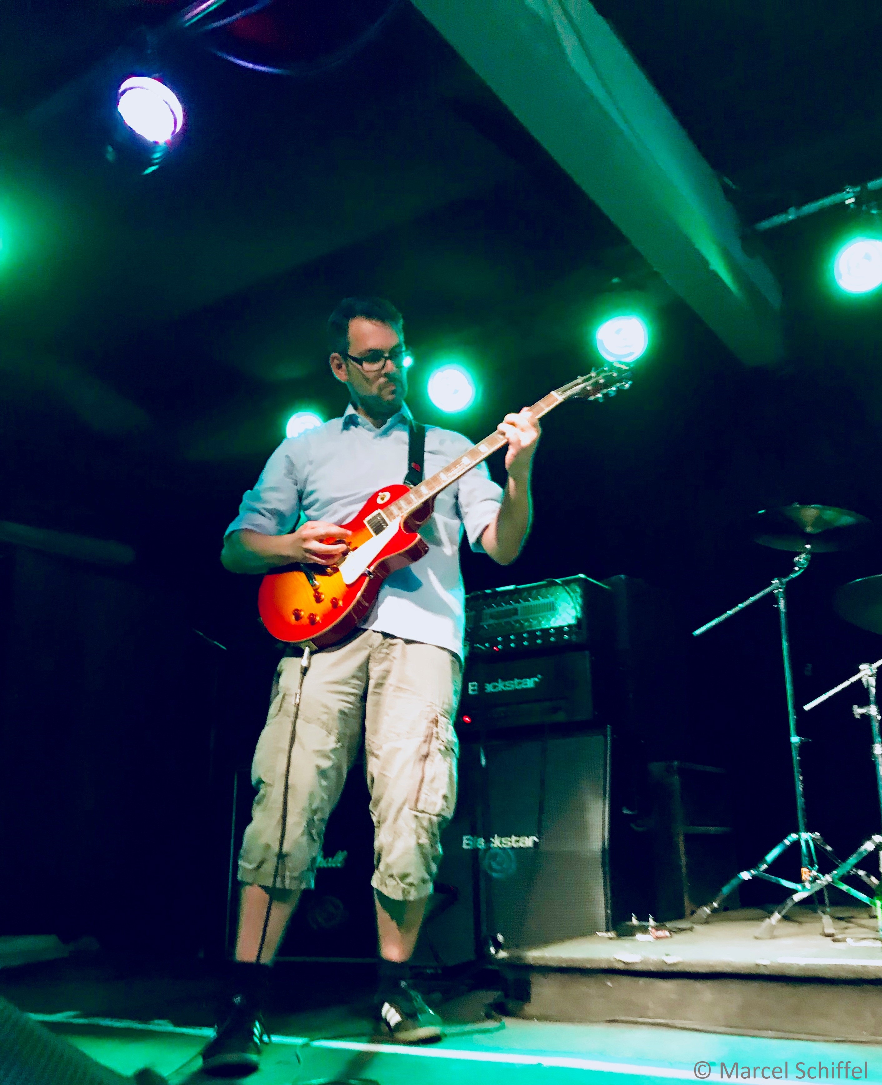 Unser Geschäftsführer Mirko Seifert an der Gitarre